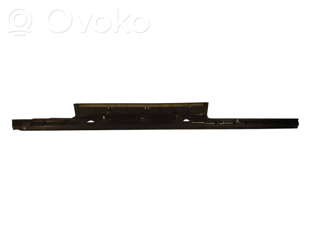 Priekšējā sliekšņa dekoratīvā apdare (iekšējā)