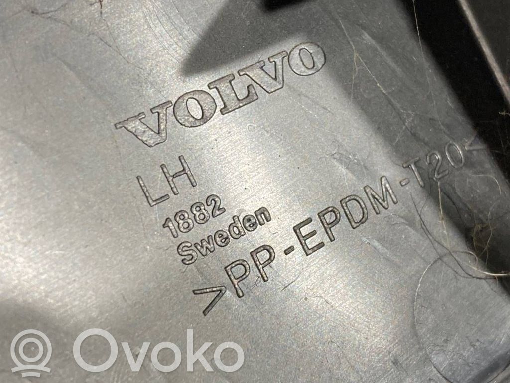 Bagāžnieka sānu apakšējās apdares panelis