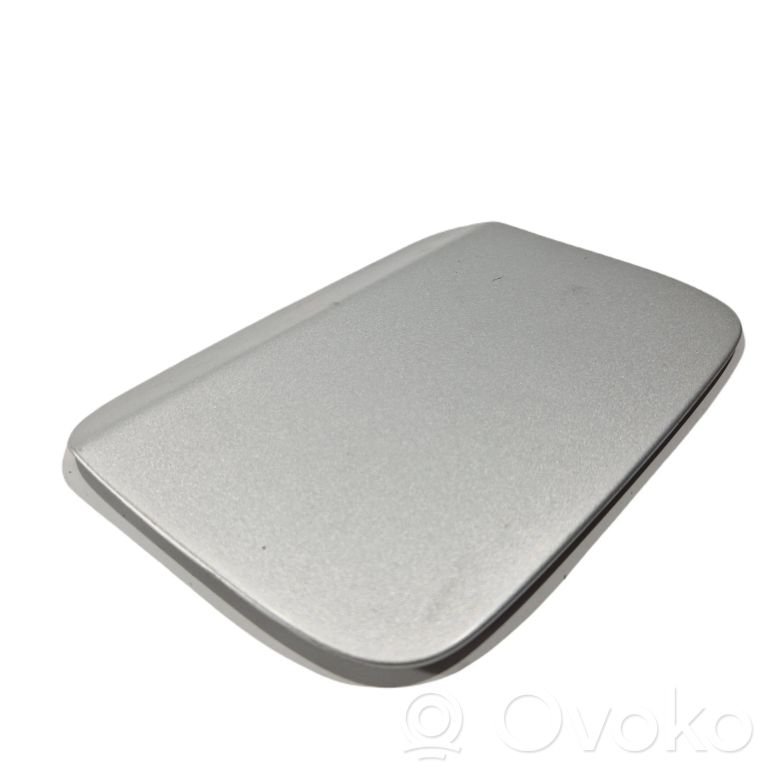 Decorative trim around the fuel tank cap