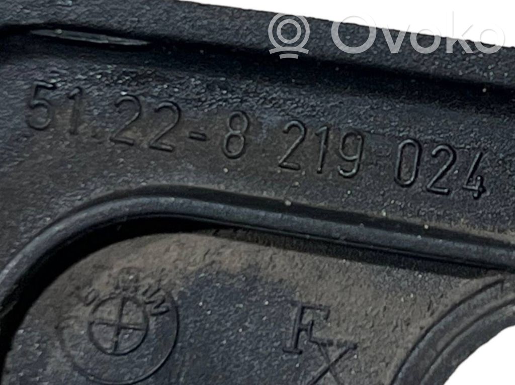 Aizmugurē durvju roktura vāciņš