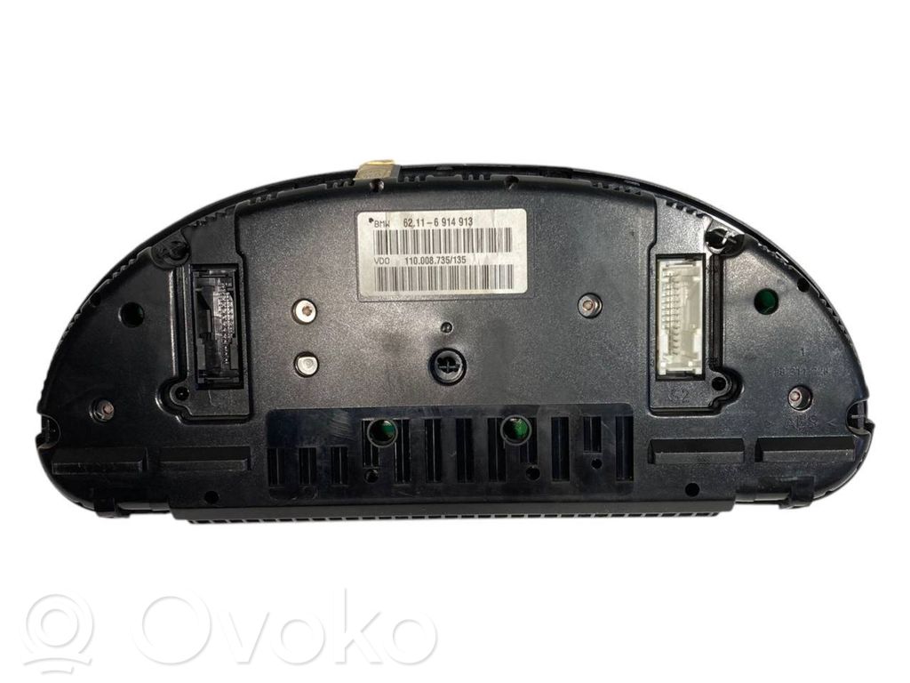 Speedometer (in the instrument panel)