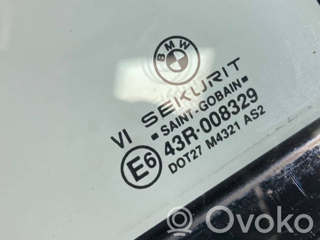 Mazais stikls "A" aizmugurējās durvīs