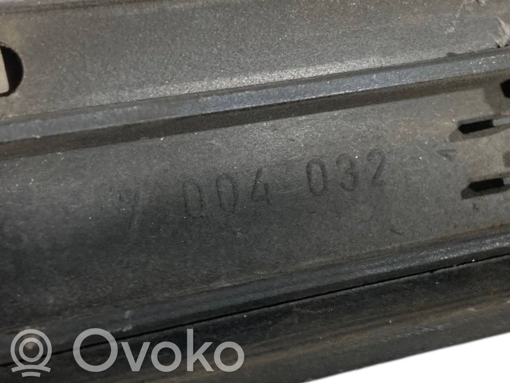 Aizmugurē durvju dekoratīvā apdare (moldings)