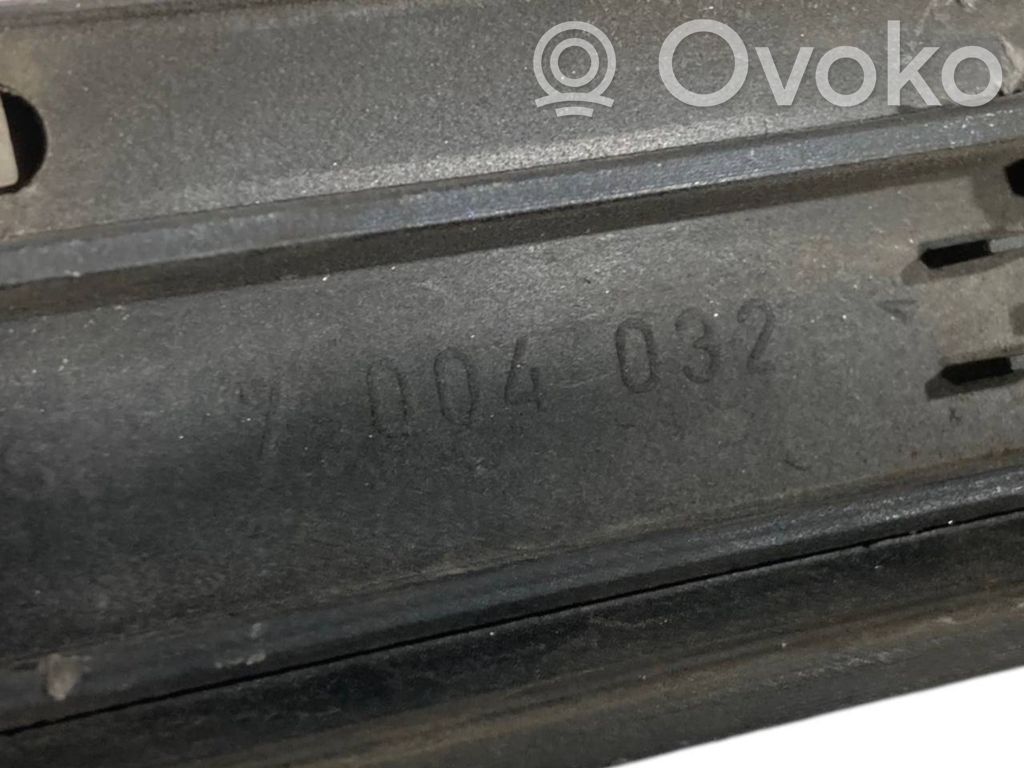 Aizmugurē durvju dekoratīvā apdare (moldings)