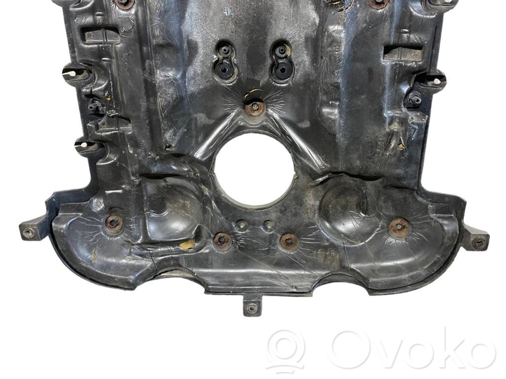 Dzinēja pārsegs (dekoratīva apdare)