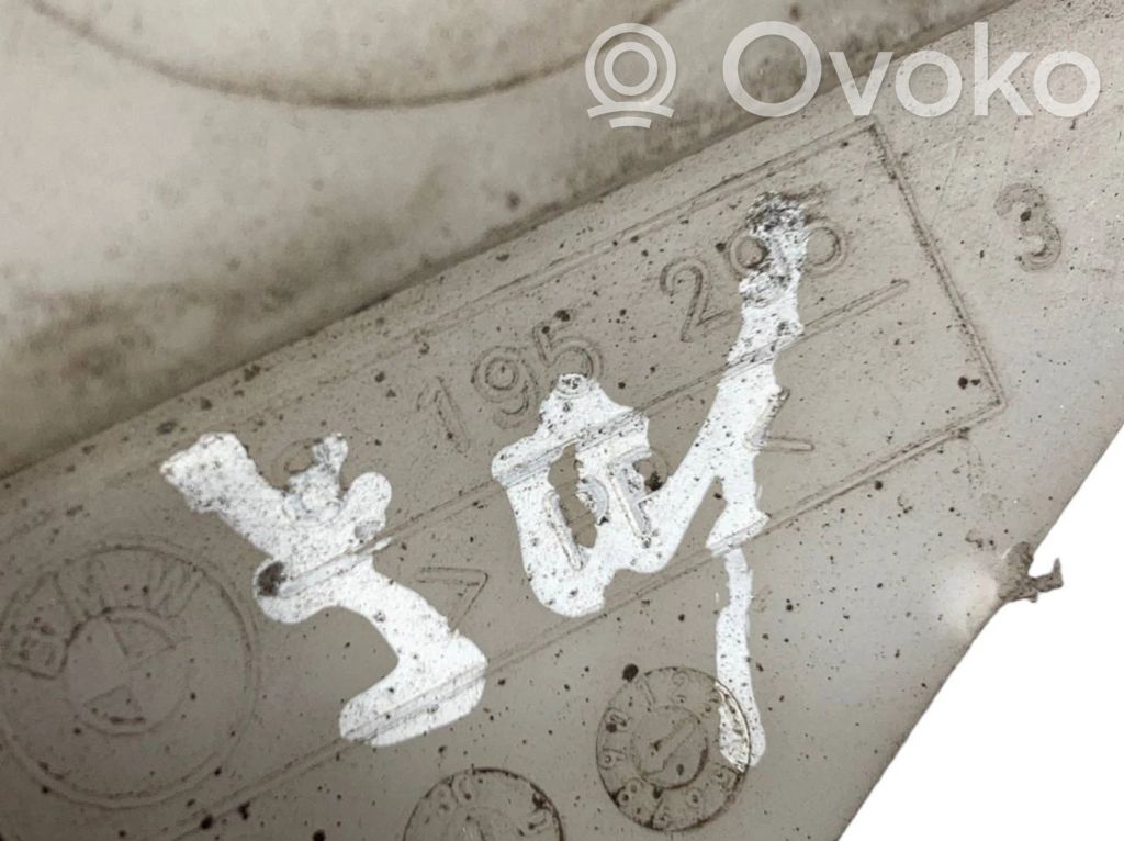 Priekšpusē bampera turētājs