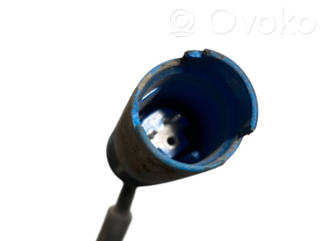 Aizmugurē riteņa rumbas vārpstas šarnīrs (stupica, capfa)