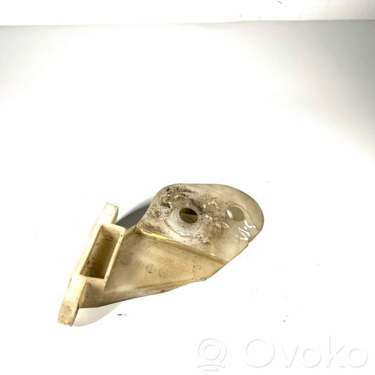 Priekšpusē bampera turētājs