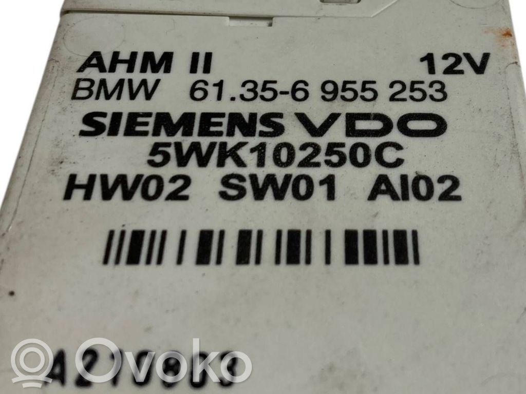 Piekabes āķa vadības bloks