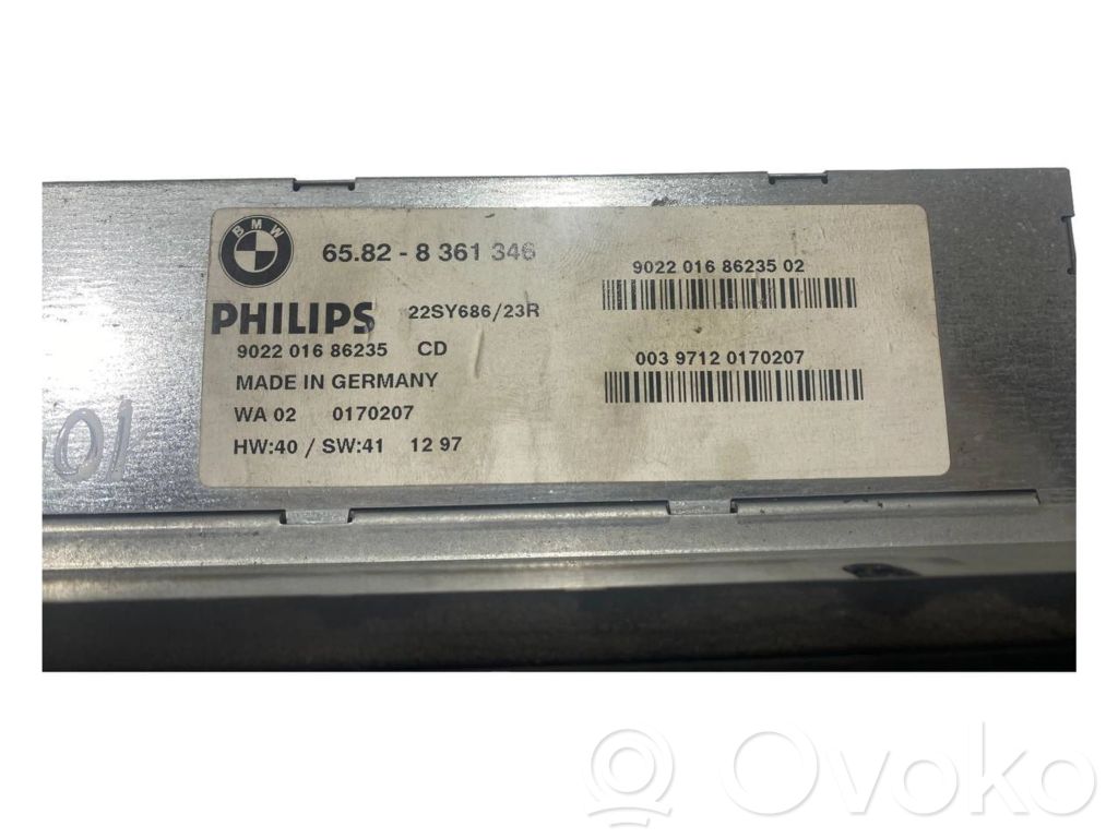 Radio / CD/DVD atskaņotājs / navigācija