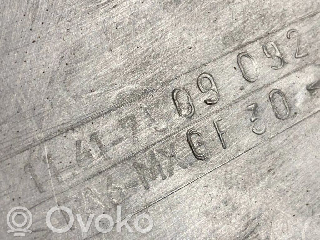 Dzinēja pārsegs (dekoratīva apdare)