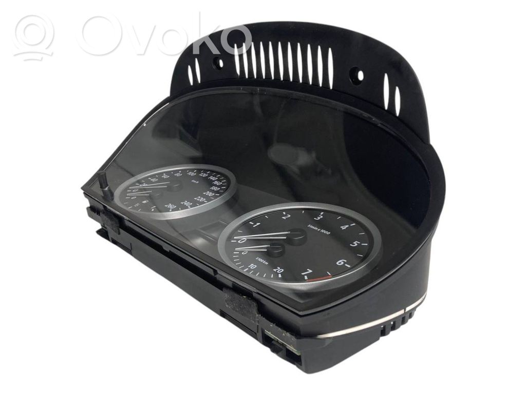 Speedometer (in the instrument panel)
