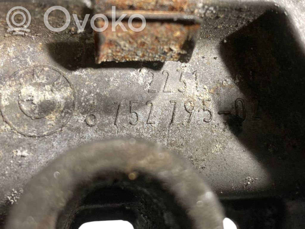 Pārnesumkārbas stiprinājuma kronšteins