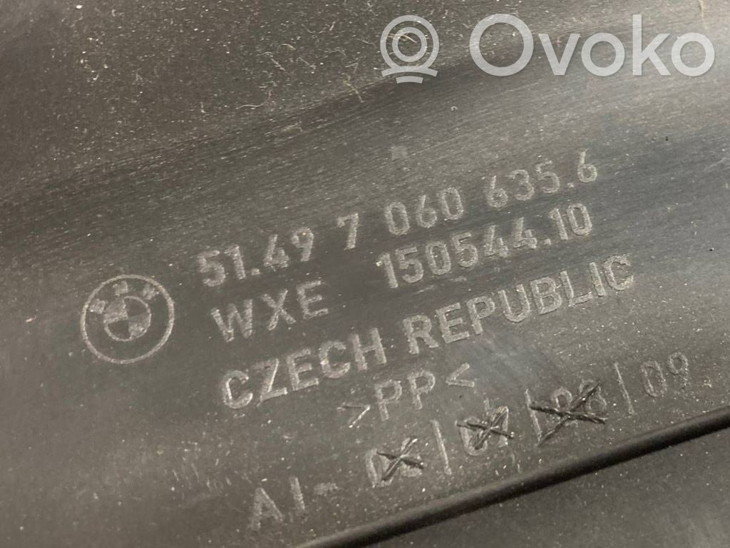 Augšējā dekoratīvā apdare (pie loga)