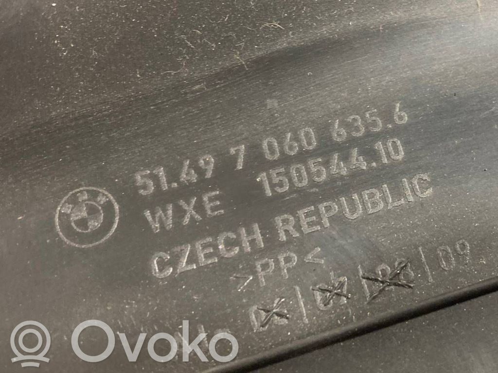 Augšējā dekoratīvā apdare (pie loga)