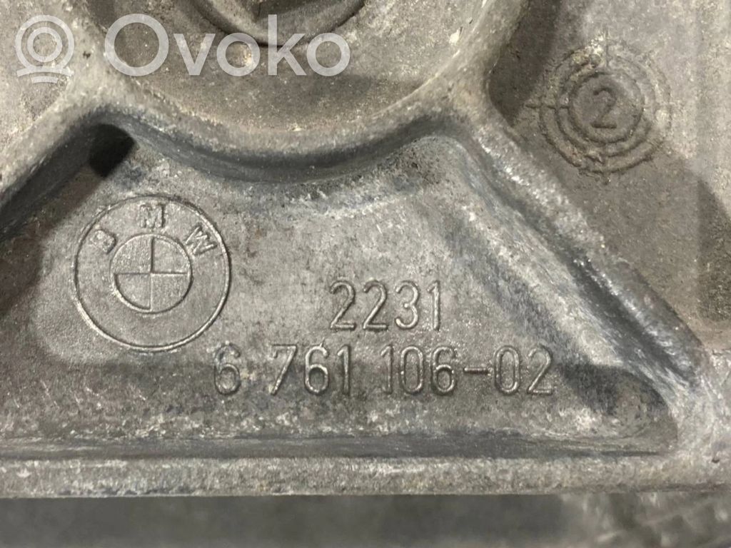 Transmission mounting bracket