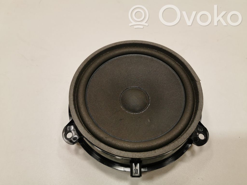Speaker(s) in front door