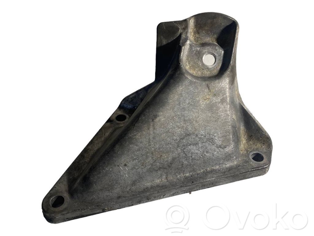 Engine mounting bracket
