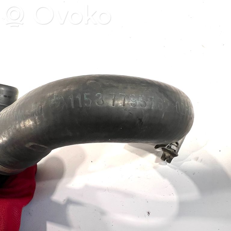 Caurulīte (-es) / šļūtene (-es)