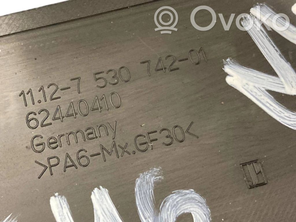 Dzinēja pārsegs (dekoratīva apdare)