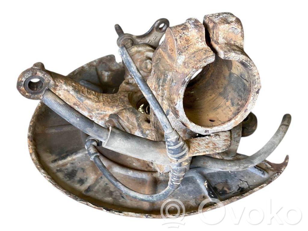 Priekšējā riteņa rumbas vārpstas šarnīrs (stupica, capfa)