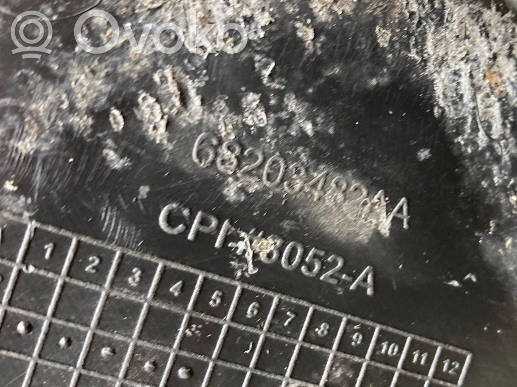 Bagāžnieka sānu apakšējās apdares panelis