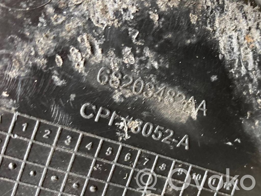 Bagāžnieka sānu apakšējās apdares panelis