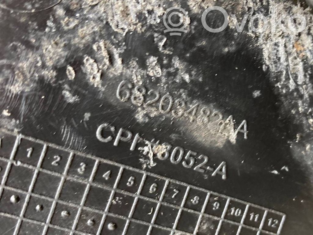 Bagāžnieka sānu apakšējās apdares panelis