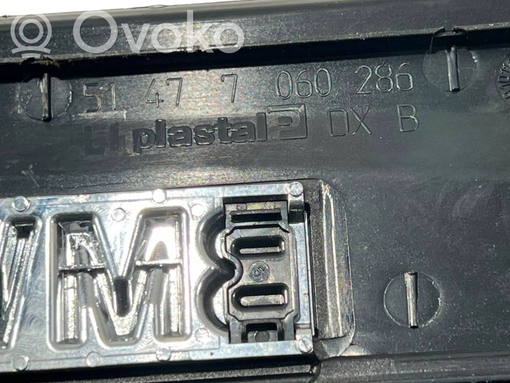 Priekšējā sliekšņa dekoratīvā apdare (iekšējā)