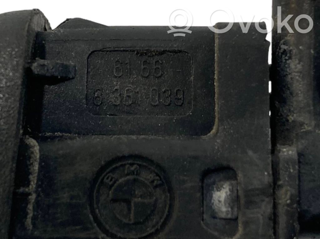 Mazgāšanas šķidruma smidzinātājs (-i) priekšējam logam