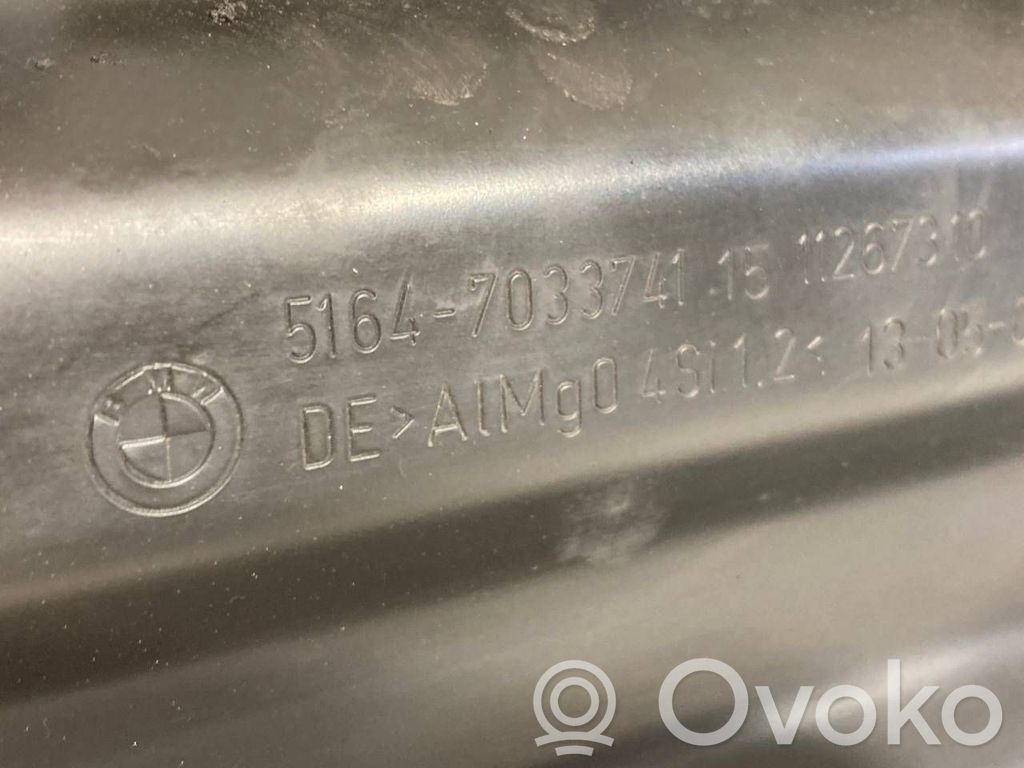 Radiatoru paneļa augšējā daļa (televizors)