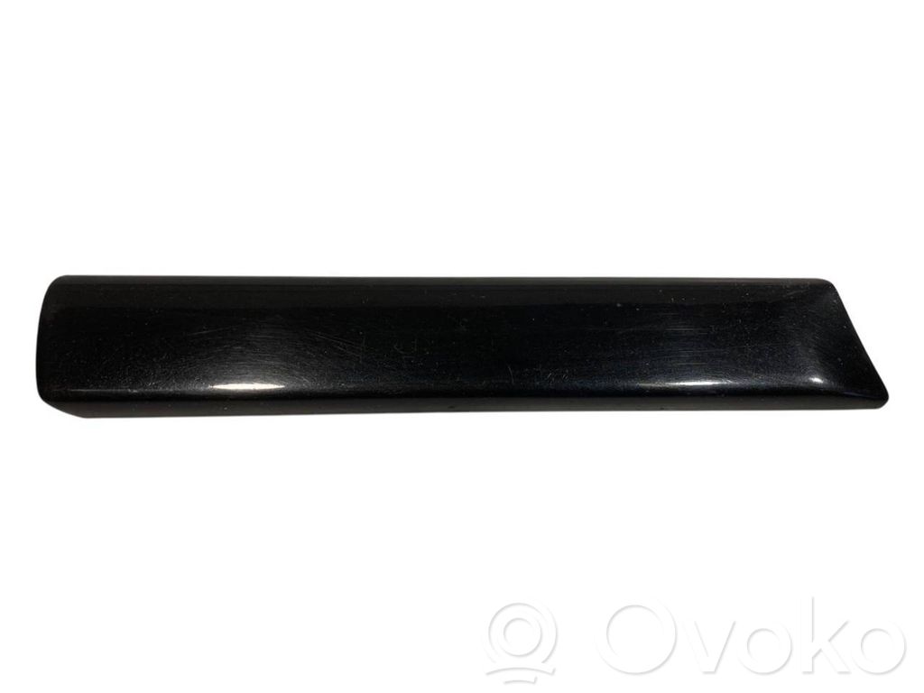 Spārna dekoratīvā apdare (moldings)