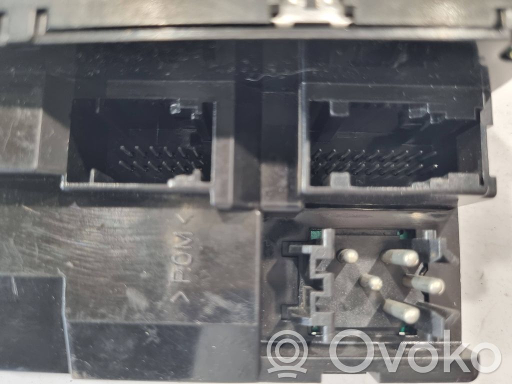 Window lift control switch(es)