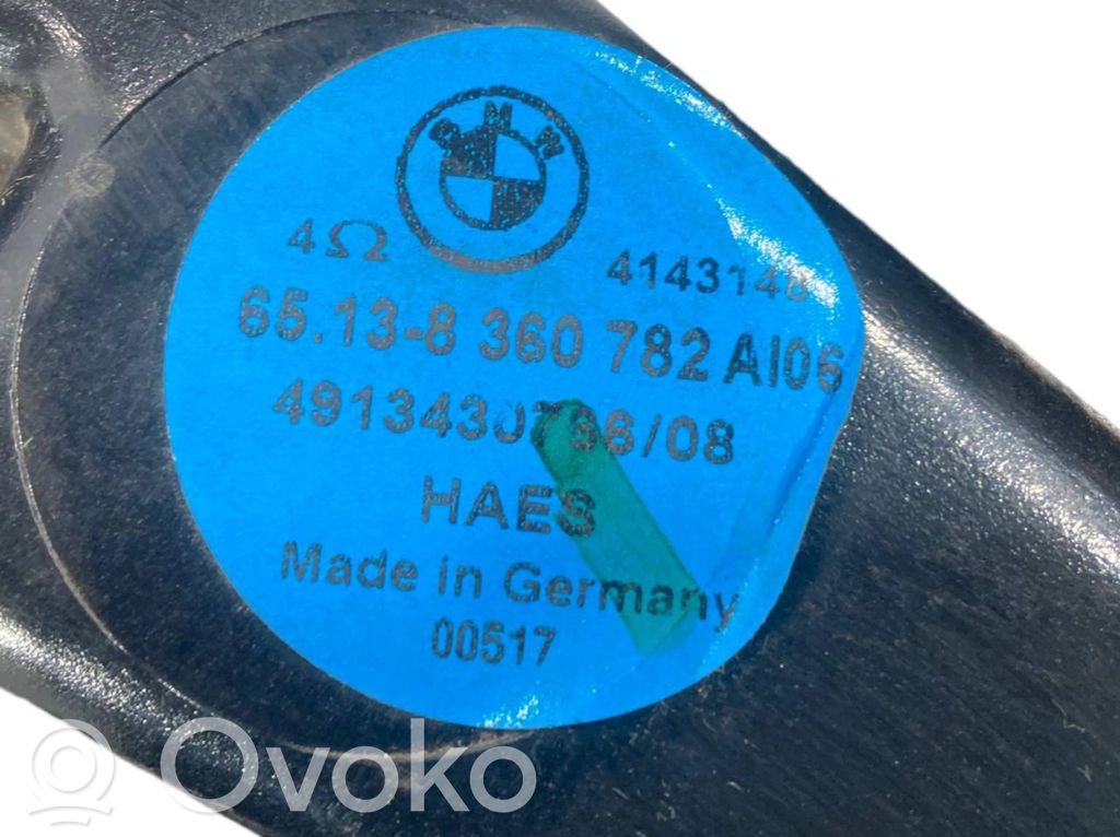 Динамик(и) в передней двери