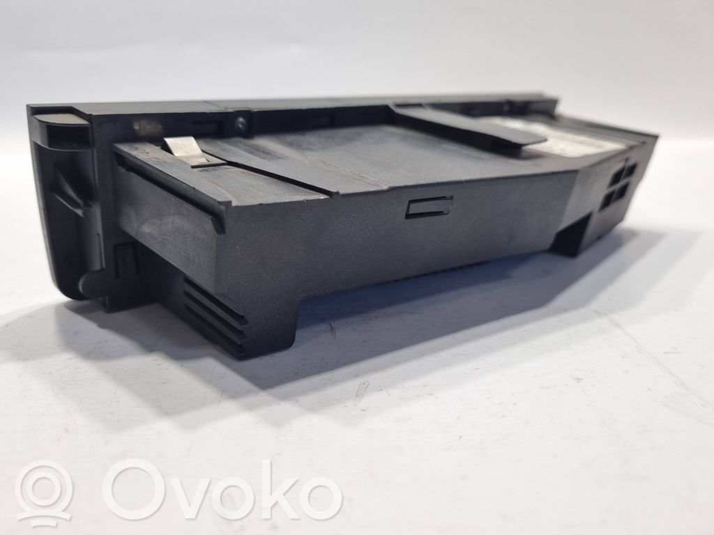 Gaisa kondicioniera / klimata kontroles / salona apsildes vadības bloks (salonā)