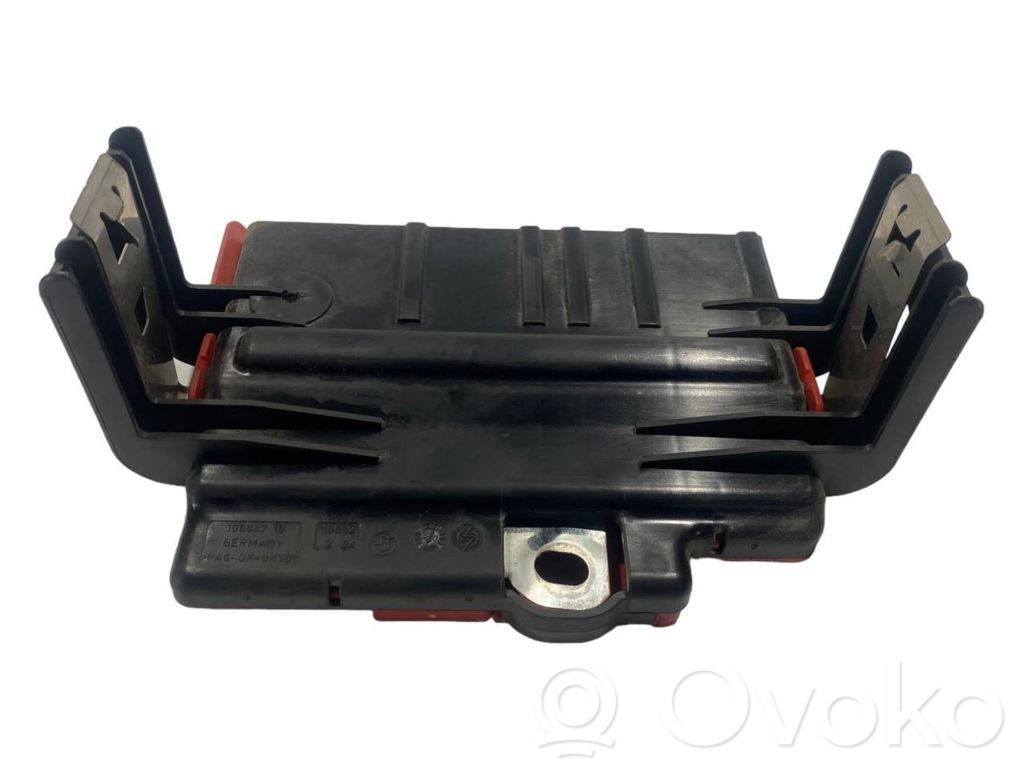 Positive wire connection assembly