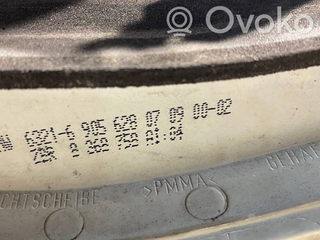 Aizmugurējais lukturis virsbūvē