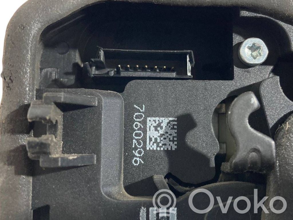 Замок сзади