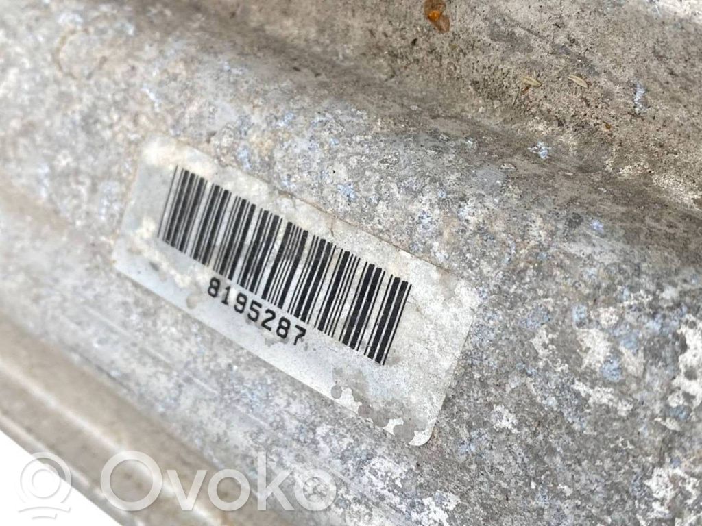 Priekšpusē bampera sija / balka
