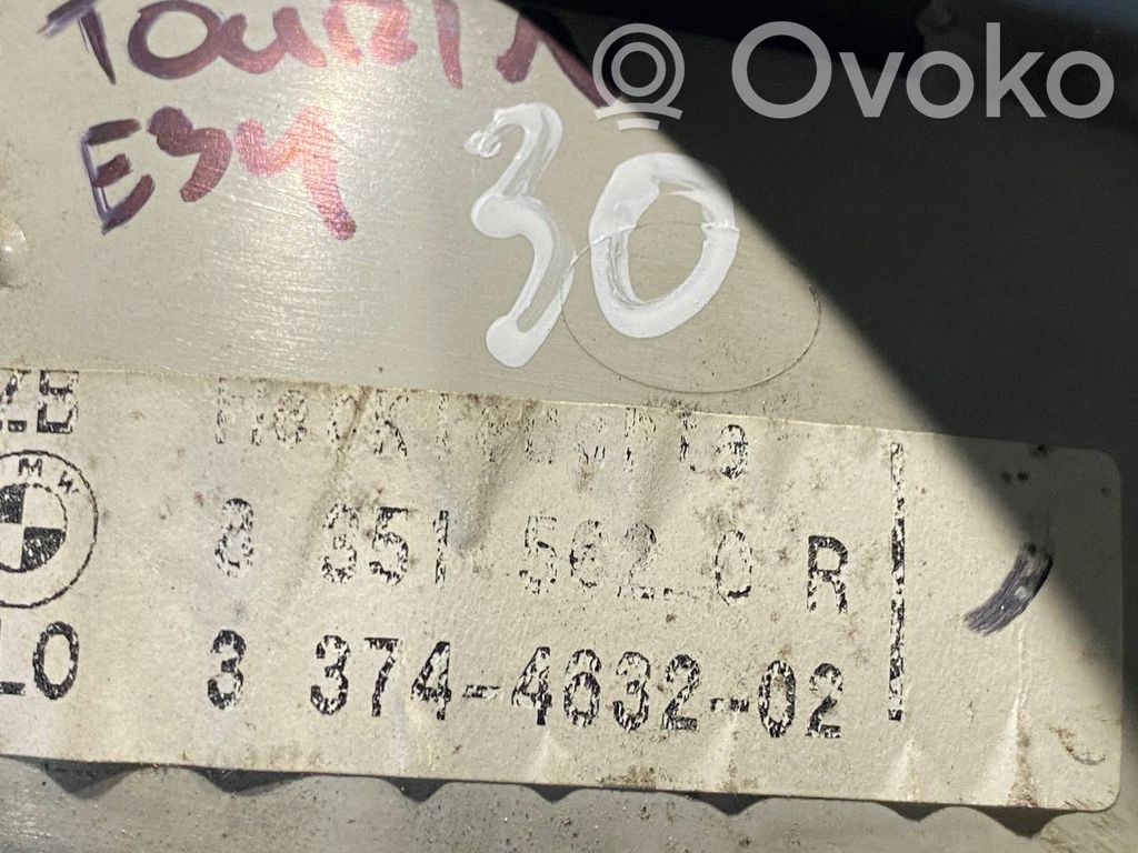 Aizmugurējais lukturis pārsegā