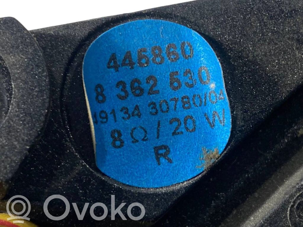 Skaļrunis (-i) priekšējās durvīs