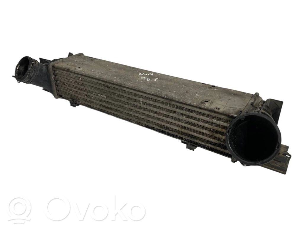 Starpdzesētāja radiators
