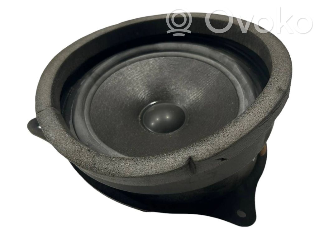 Speaker(s) in front door