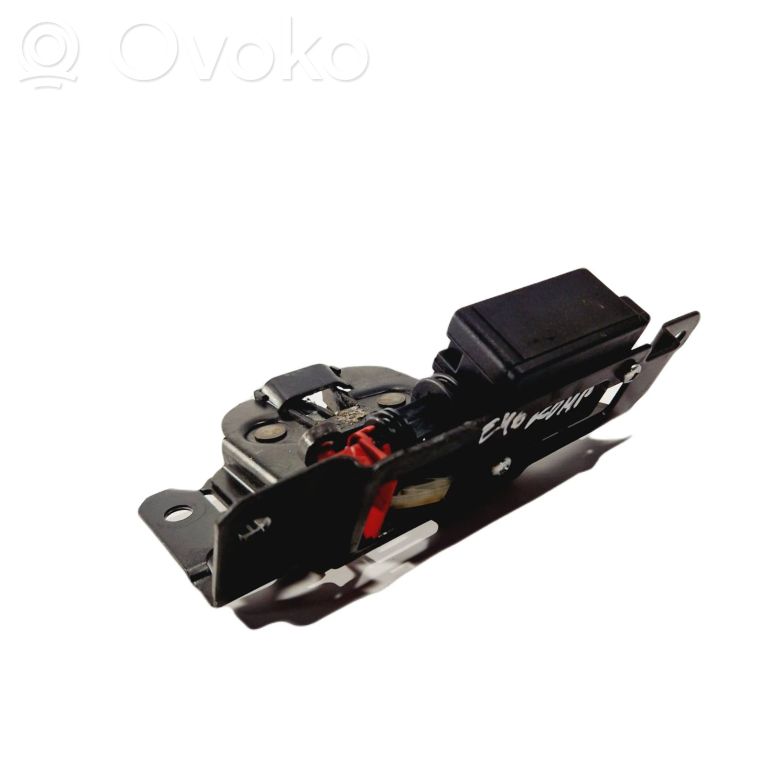 Aizmugurējā pārsega slēdzene