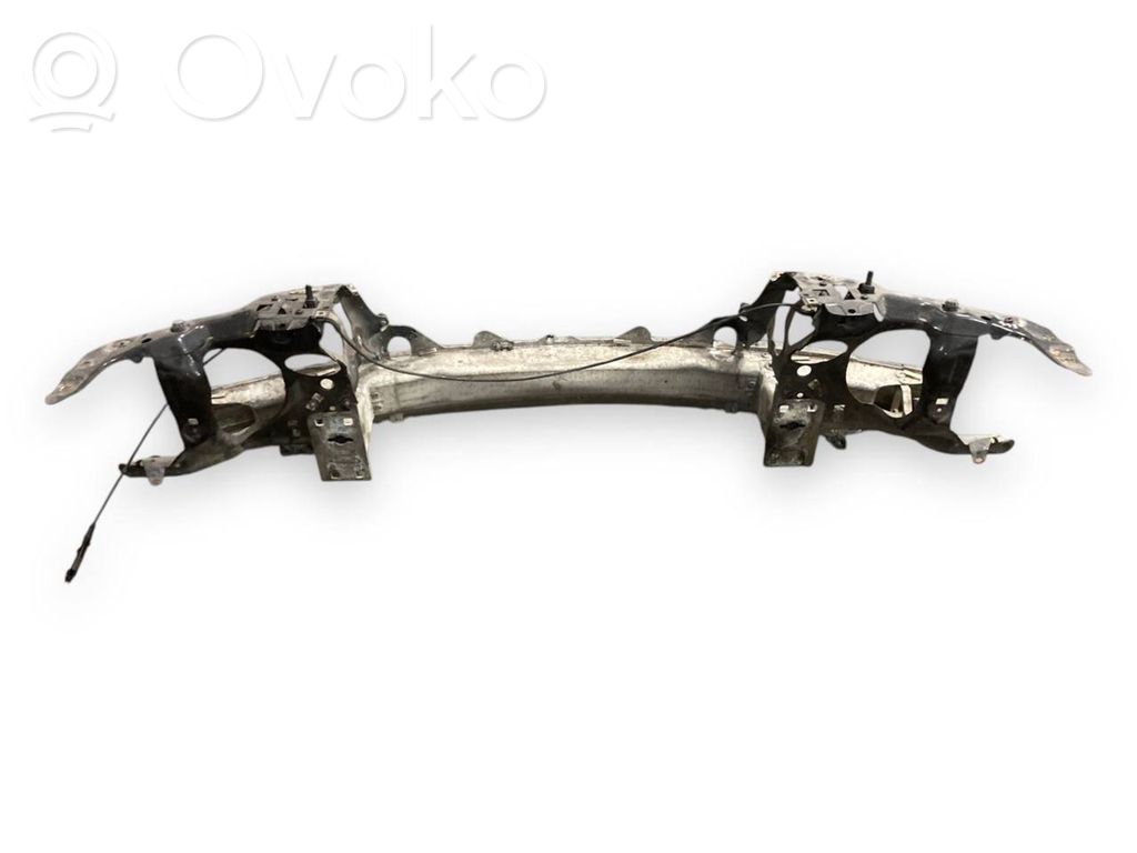 Priekšpusē bampera sija / balka