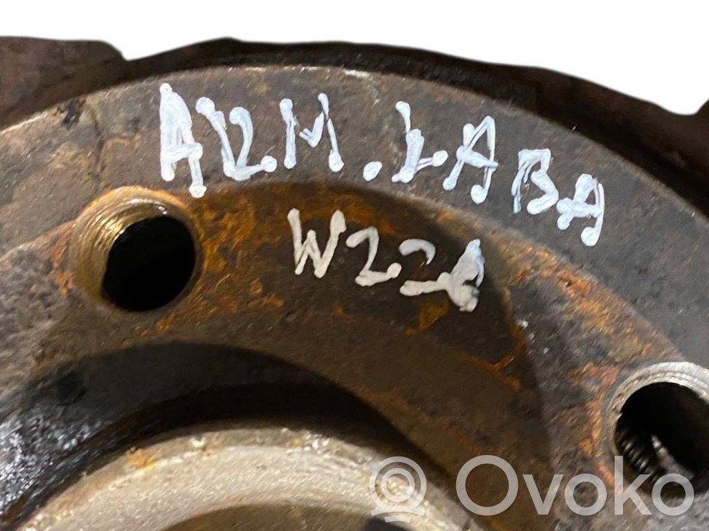 Aizmugurē riteņa rumbas vārpstas šarnīrs (stupica, capfa)