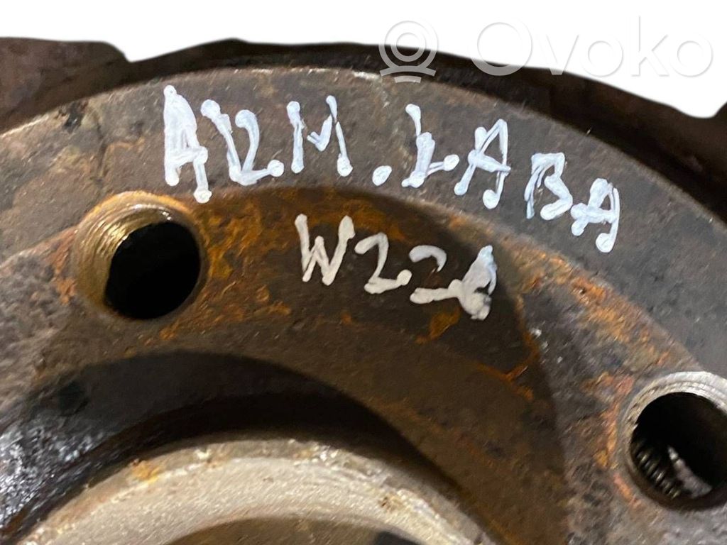 Aizmugurē riteņa rumbas vārpstas šarnīrs (stupica, capfa)