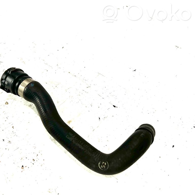 Caurulīte (-es) / šļūtene (-es)