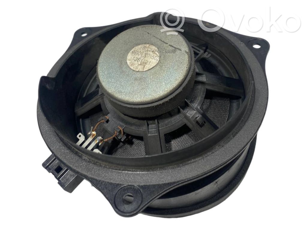 Speaker(s) in front door
