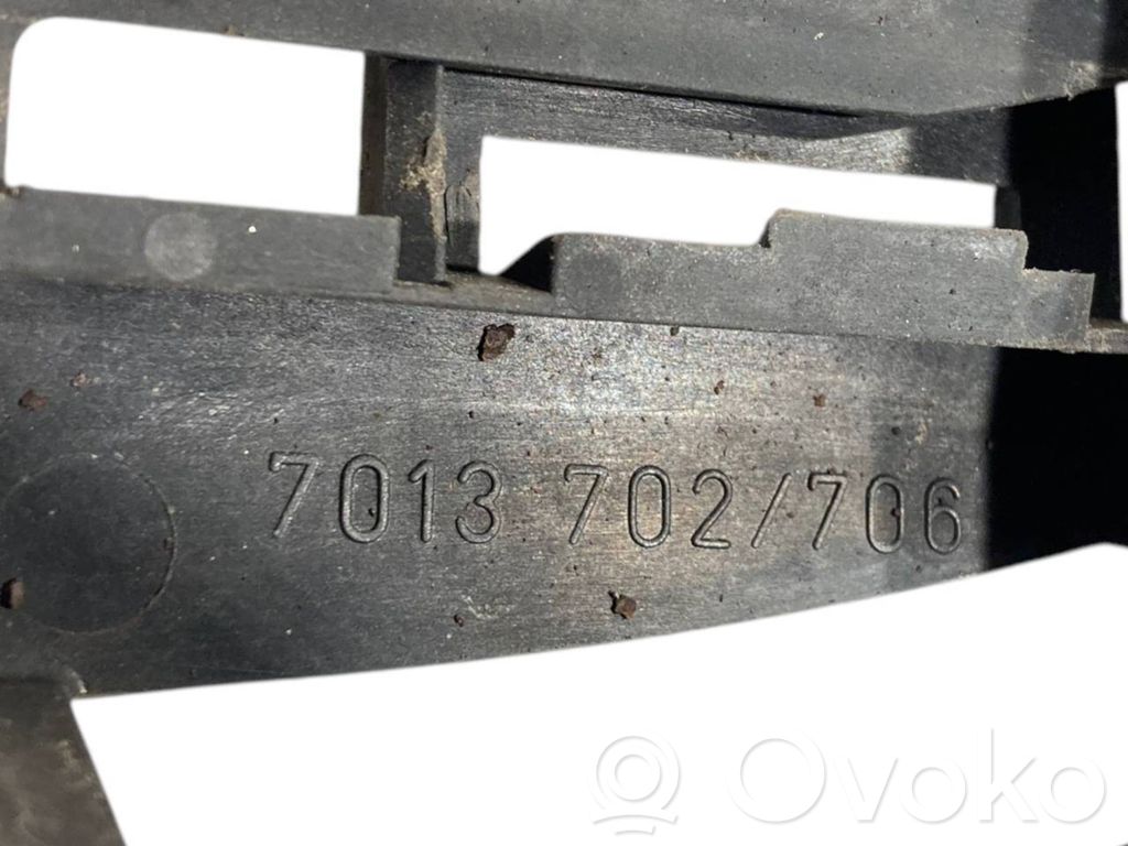 Priekšpusē turētājs / kronšteins ārējam atvēršanas rokturim